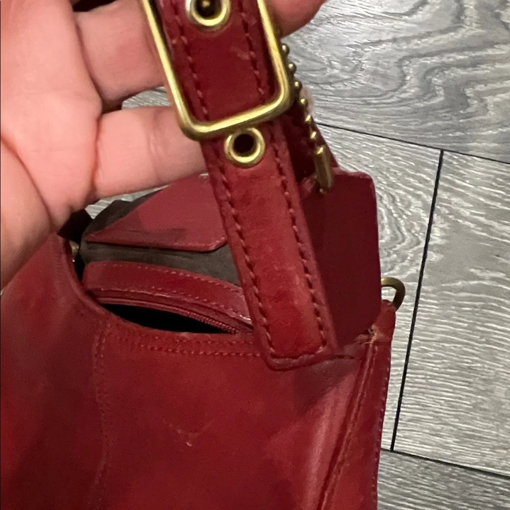 Chic Burgundy Leather Shoulder Bag - Picture 6 of 14